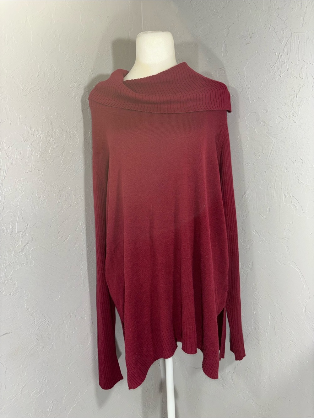 crown & ivy Burgundy Off-Shoulder Ribbed Tunic